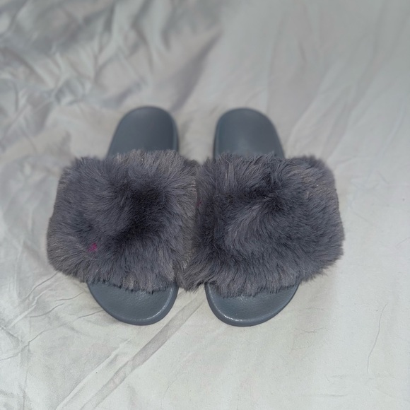 Fashion Nova, gray furry slides, size 8 - Picture 1 of 4